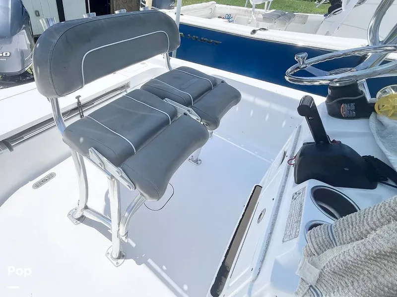 Slide: The Image of Captain's Chair - 16598361