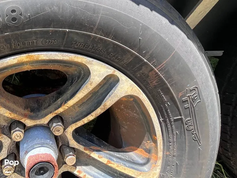 Slide: The Image of Tire Date Code - 16598403