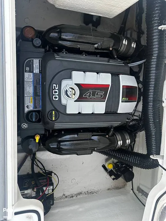 Slide: The Image of Bayliner VR4 2023 - 16575049