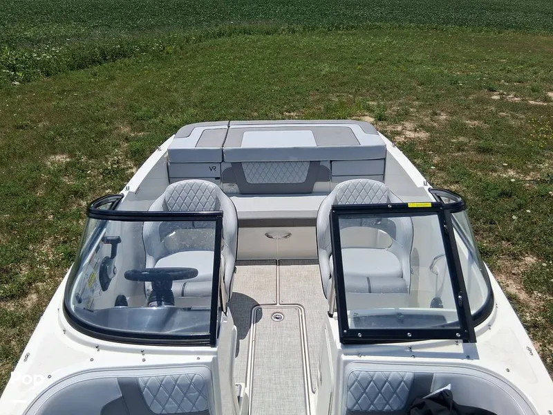 Slide: The Image of Bayliner VR4 2023 - 16601342