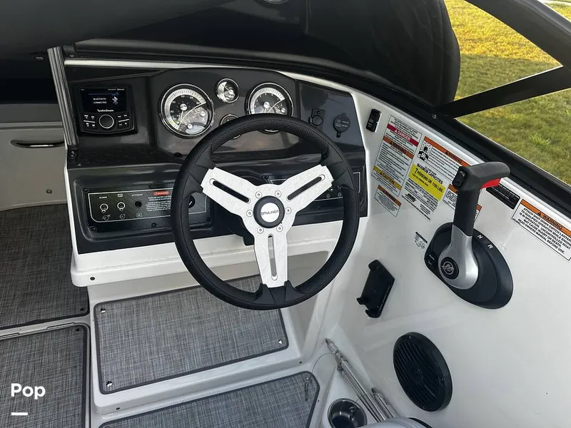 Slide: The Image of Bayliner VR4 2023 - 16575048