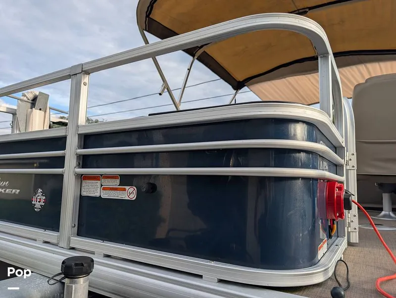 Slide: The Image of Tracker Sun Tracker Fishin Barge 20 DLX 2023 - 16641070