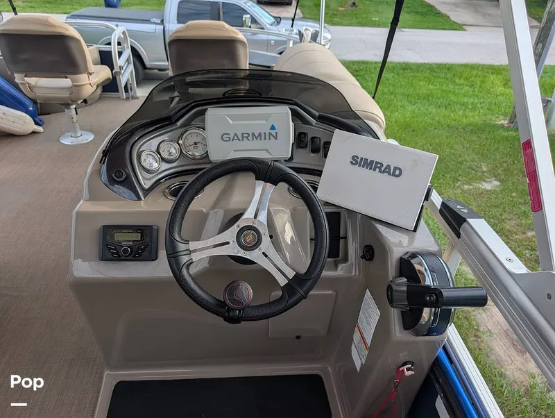 Slide: The Image of Tracker Sun Tracker Fishin Barge 20 DLX 2023 - 16640950