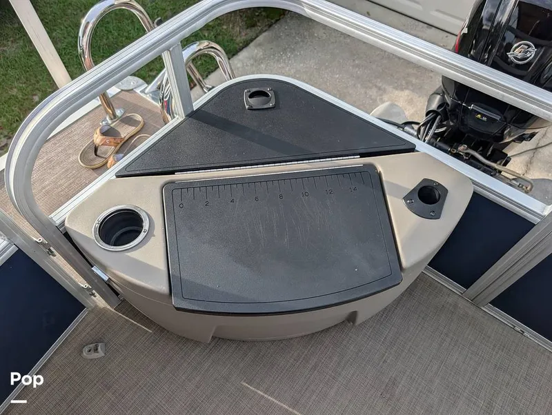 Slide: The Image of Tracker Sun Tracker Fishin Barge 20 DLX 2023 - 16641075