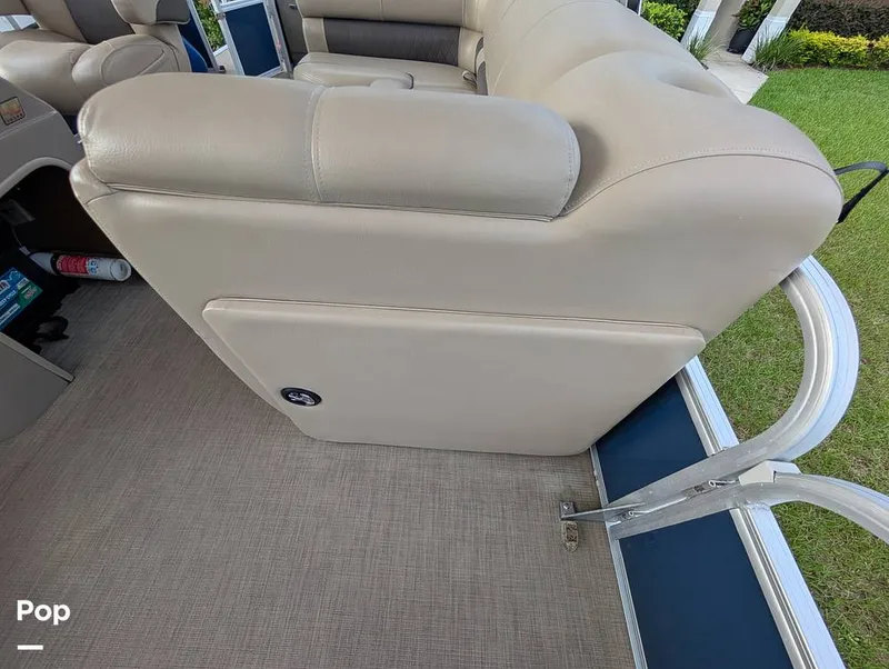 Slide: The Image of Tracker Sun Tracker Fishin Barge 20 DLX 2023 - 16641142