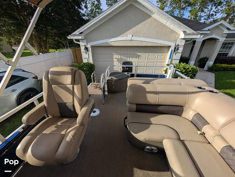 Slide: The Image of Tracker Sun Tracker Fishin Barge 20 DLX 2023 - 16641115