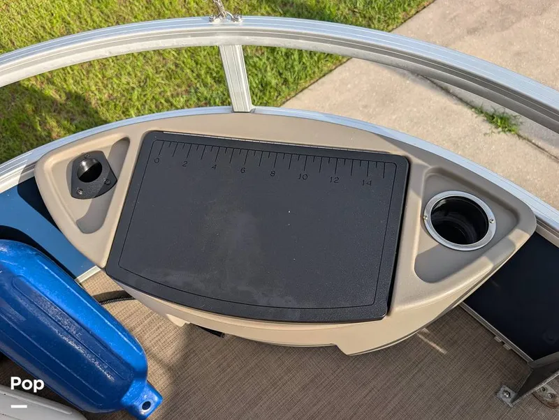 Slide: The Image of Tracker Sun Tracker Fishin Barge 20 DLX 2023 - 16641111