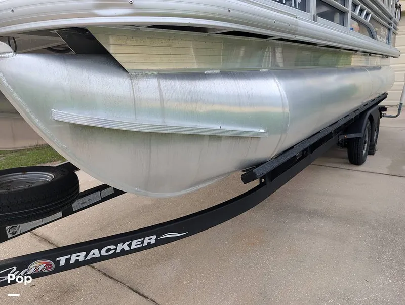Slide: The Image of Tracker Sun Tracker Fishin Barge 20 DLX 2023 - 16640989