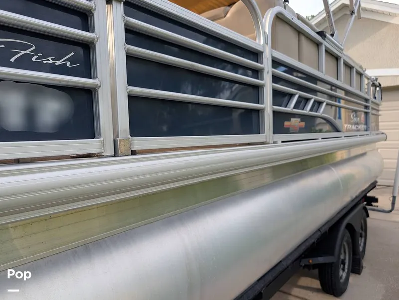 Slide: The Image of Tracker Sun Tracker Fishin Barge 20 DLX 2023 - 16640993
