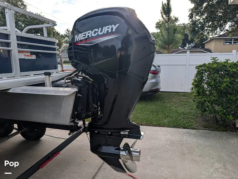 Slide: The Image of Tracker Sun Tracker Fishin Barge 20 DLX 2023 - 16641067