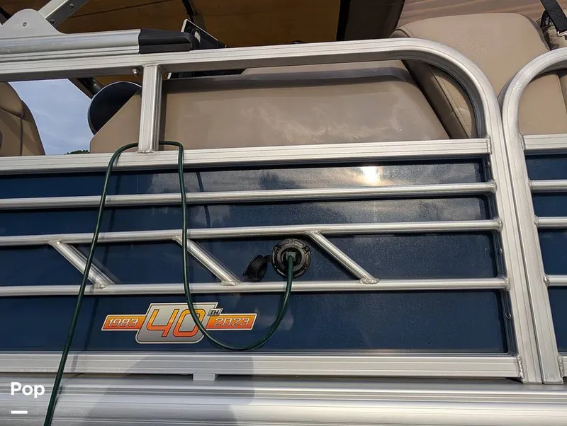 Slide: The Image of Tracker Sun Tracker Fishin Barge 20 DLX 2023 - 16640982