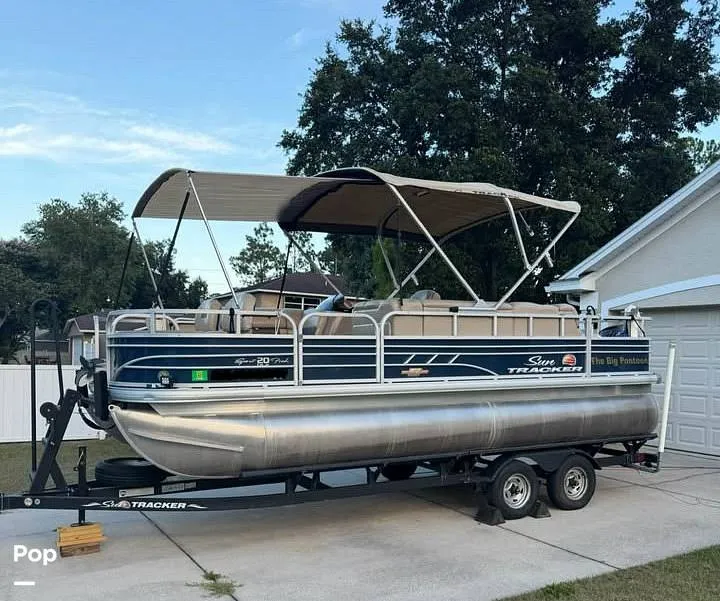 The Image of Tracker Sun Tracker Fishin Barge 20 DLX 2023 - undefined