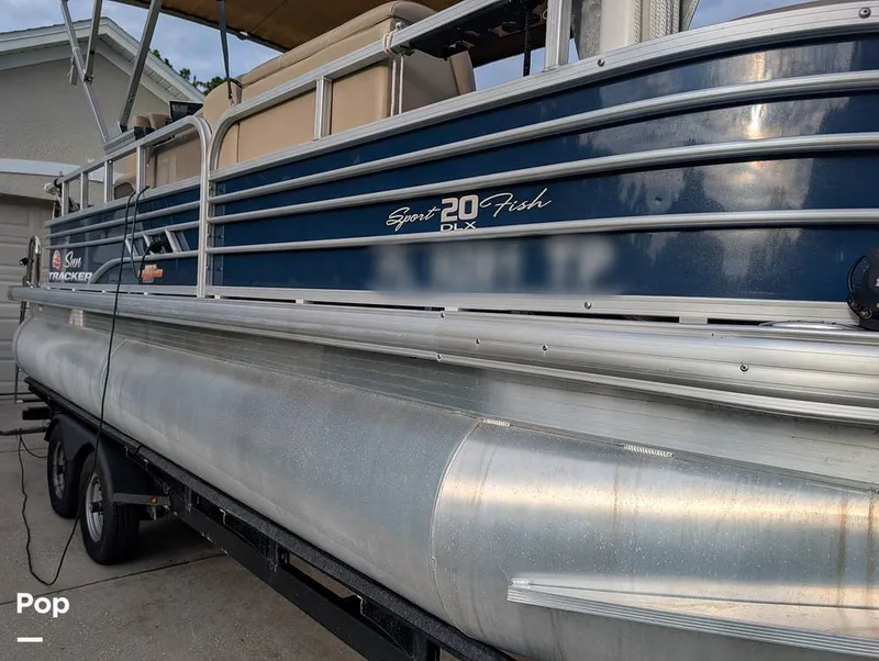 Slide: The Image of Tracker Sun Tracker Fishin Barge 20 DLX 2023 - 16640978