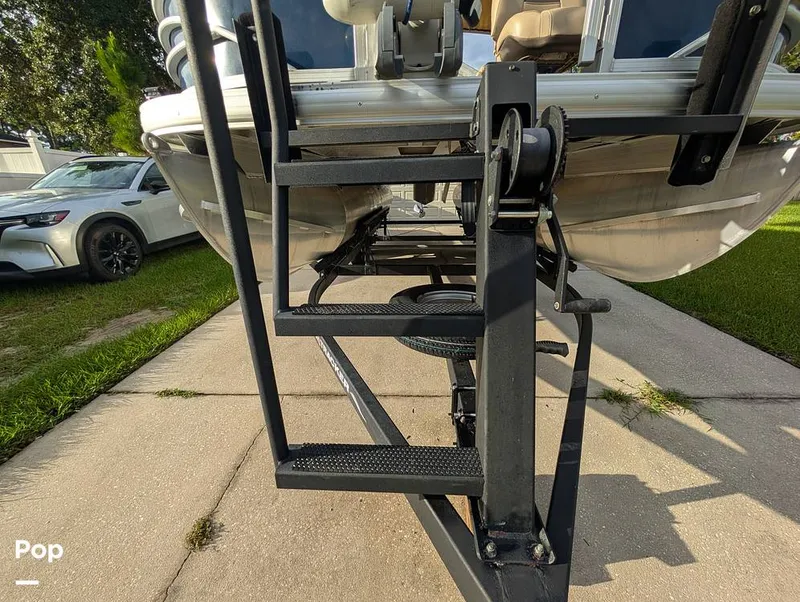 Slide: The Image of Tracker Sun Tracker Fishin Barge 20 DLX 2023 - 16641119