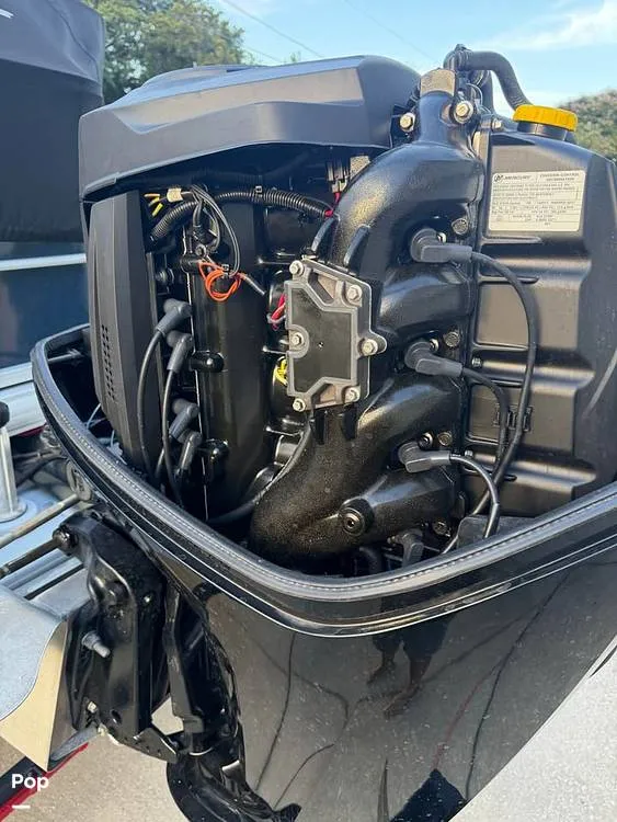 Slide: The Image of Tracker Sun Tracker Fishin Barge 20 DLX 2023 - 16601268
