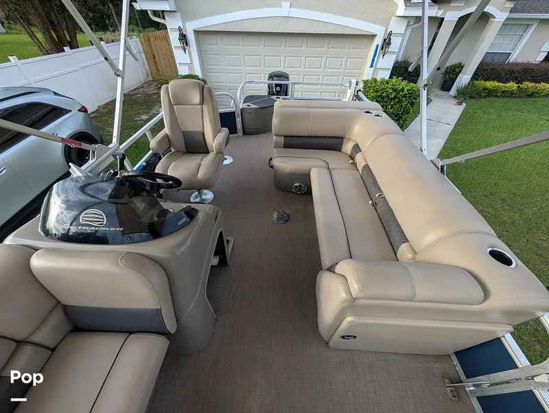 Slide: The Image of Tracker Sun Tracker Fishin Barge 20 DLX 2023 - 16640964