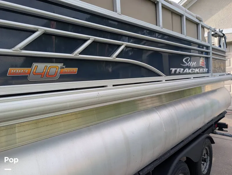 Slide: The Image of Tracker Sun Tracker Fishin Barge 20 DLX 2023 - 16640994