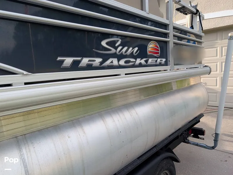 Slide: The Image of Tracker Sun Tracker Fishin Barge 20 DLX 2023 - 16640995