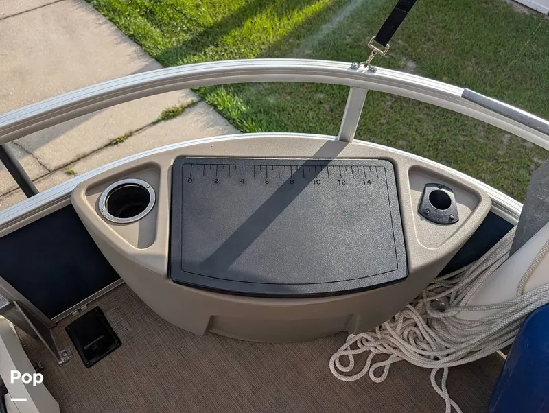 Slide: The Image of Tracker Sun Tracker Fishin Barge 20 DLX 2023 - 16641107