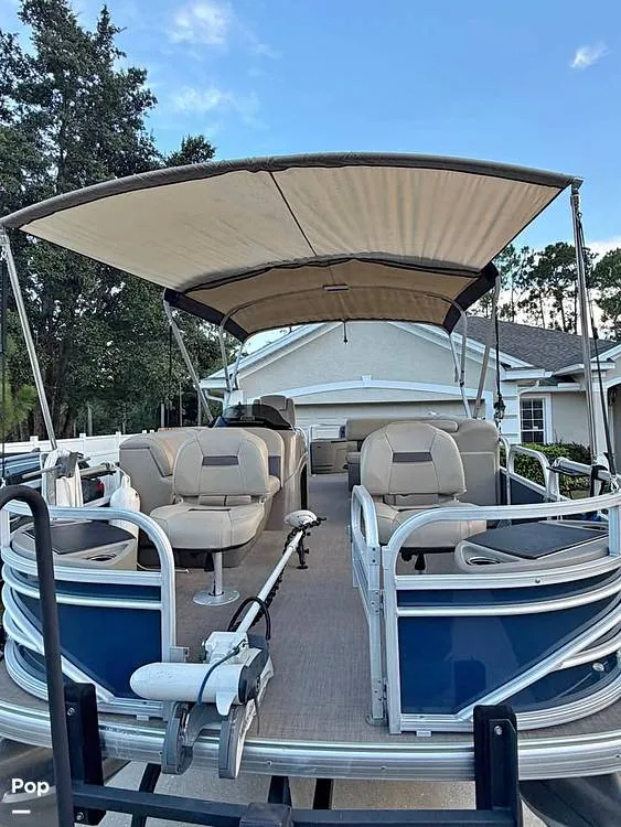 Slide: The Image of Tracker Sun Tracker Fishin Barge 20 DLX 2023 - 16601275