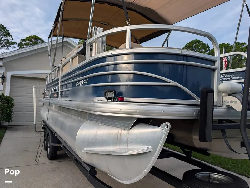 Slide: The Image of Tracker Sun Tracker Fishin Barge 20 DLX 2023 - 16640977