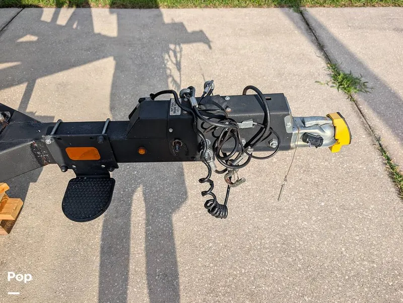 Slide: The Image of Tracker Sun Tracker Fishin Barge 20 DLX 2023 - 16641118