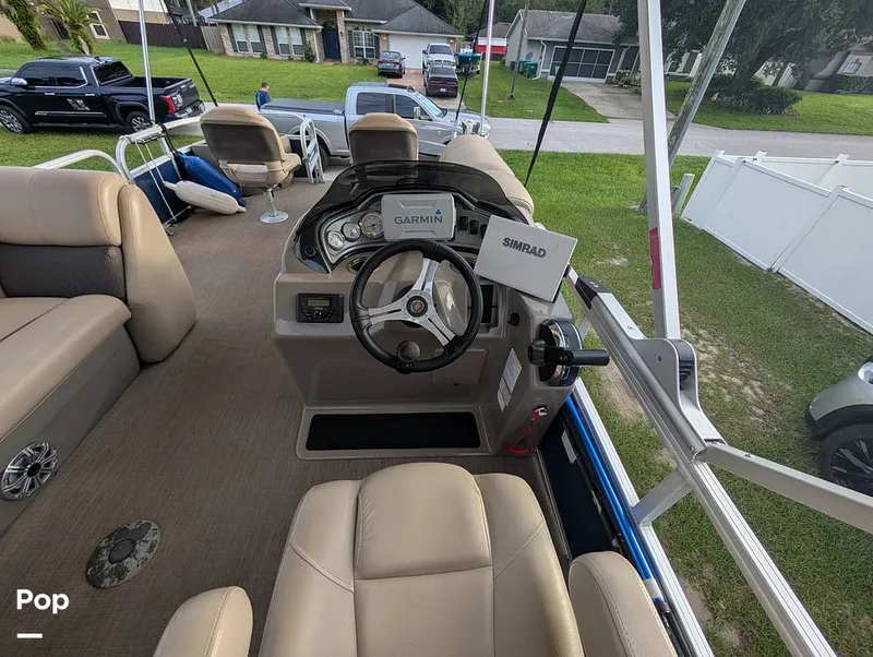 Slide: The Image of Tracker Sun Tracker Fishin Barge 20 DLX 2023 - 16640949