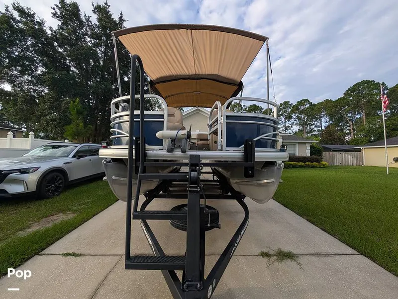 Slide: The Image of Tracker Sun Tracker Fishin Barge 20 DLX 2023 - 16640969