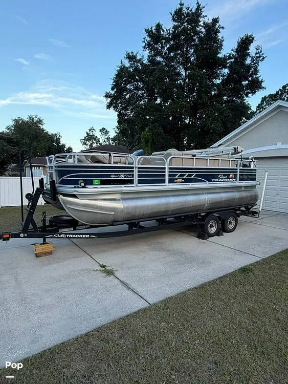 Slide: The Image of Tracker Sun Tracker Fishin Barge 20 DLX 2023 - 16601266