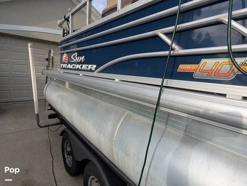 Slide: The Image of Tracker Sun Tracker Fishin Barge 20 DLX 2023 - 16640983