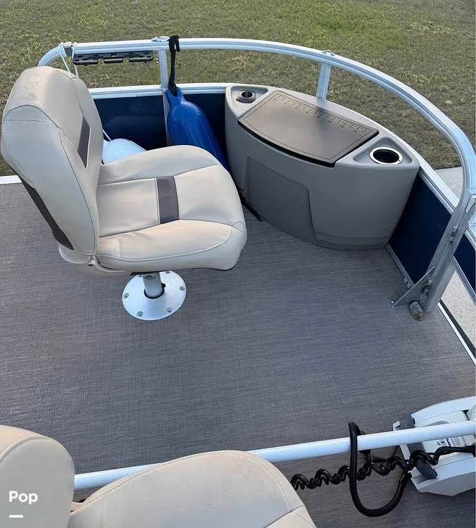 Slide: The Image of Tracker Sun Tracker Fishin Barge 20 DLX 2023 - 16601276
