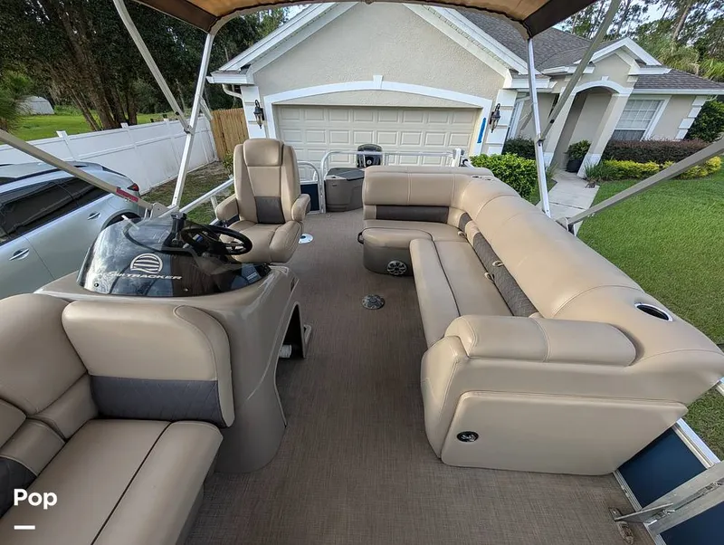Slide: The Image of Tracker Sun Tracker Fishin Barge 20 DLX 2023 - 16640963