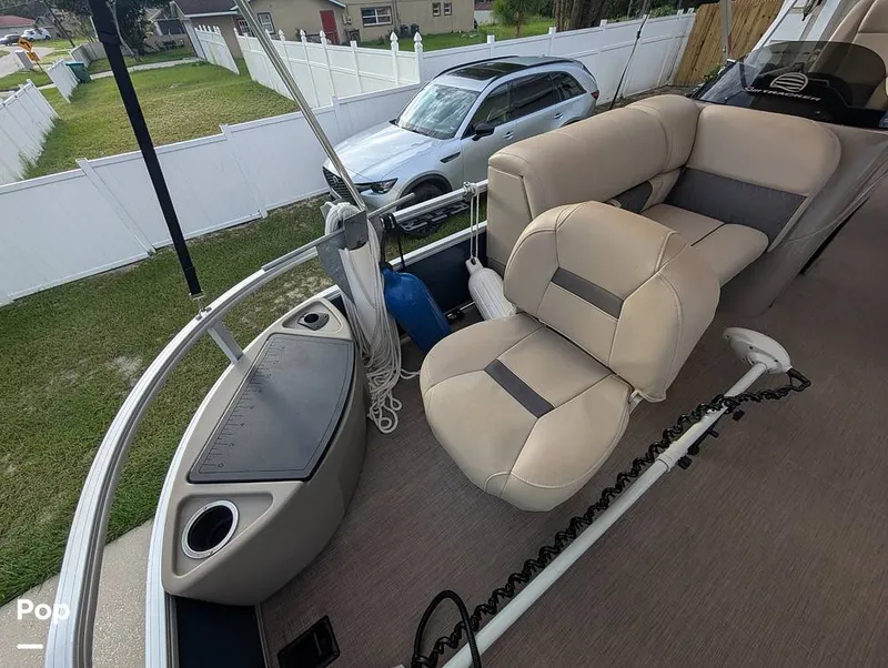 Slide: The Image of Tracker Sun Tracker Fishin Barge 20 DLX 2023 - 16640958
