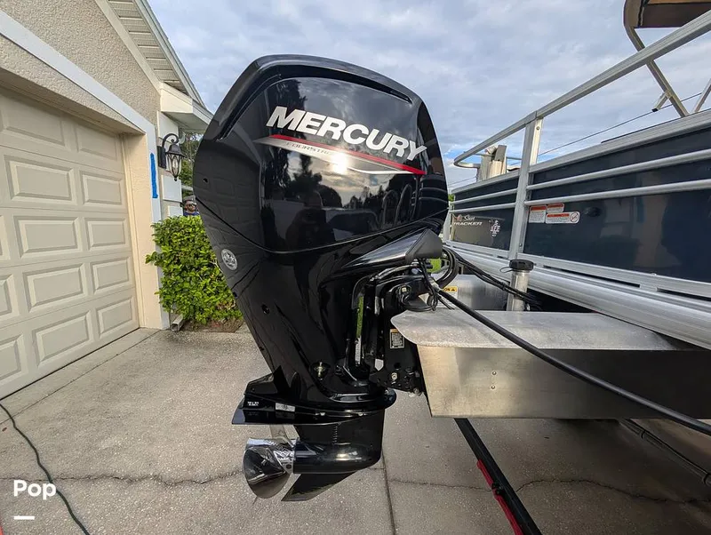 Slide: The Image of Tracker Sun Tracker Fishin Barge 20 DLX 2023 - 16641063
