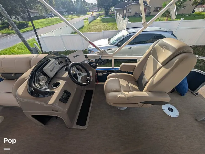 Slide: The Image of Tracker Sun Tracker Fishin Barge 20 DLX 2023 - 16641084