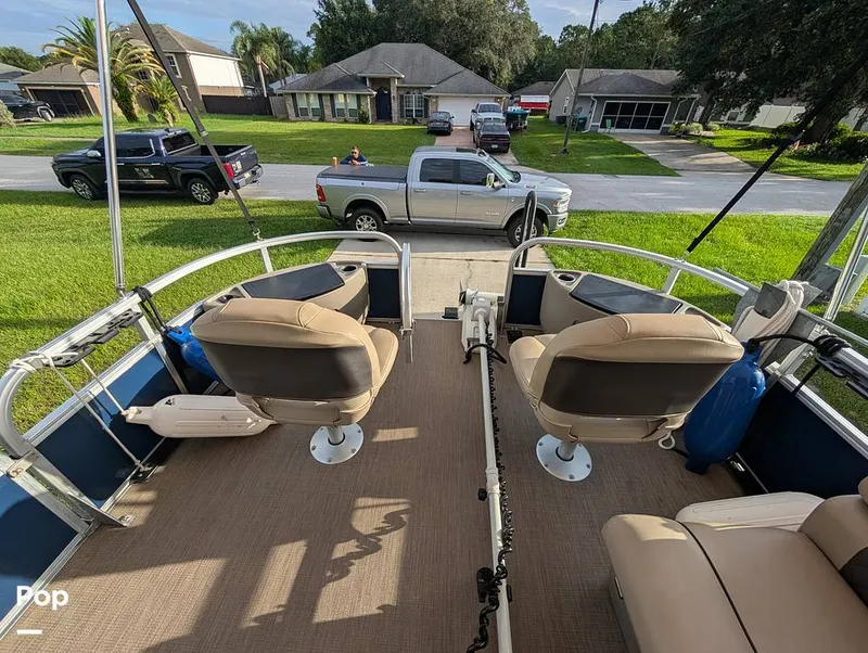 Slide: The Image of Tracker Sun Tracker Fishin Barge 20 DLX 2023 - 16641103