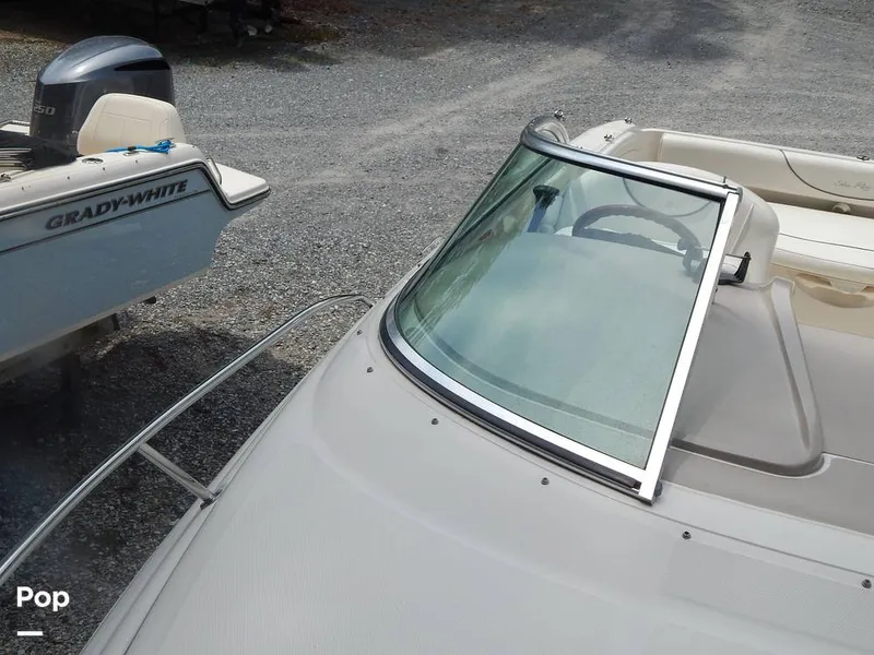 Slide: The Image of Sea Ray 240 Sundeck 2004 - 16573217