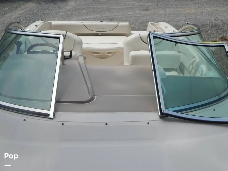 Slide: The Image of Sea Ray 240 Sundeck 2004 - 16573241