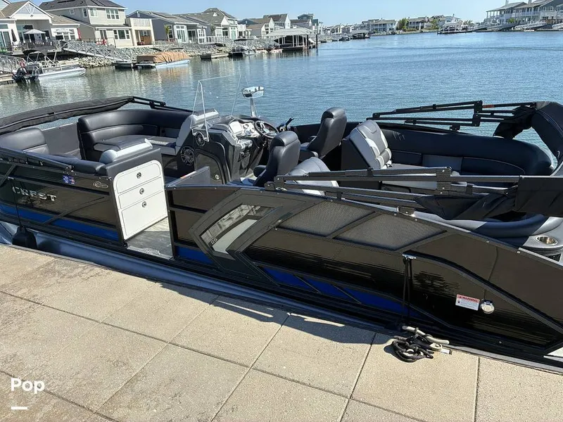 Slide: The Image of Crest RS Series 230 SLC 2022 - 16616033