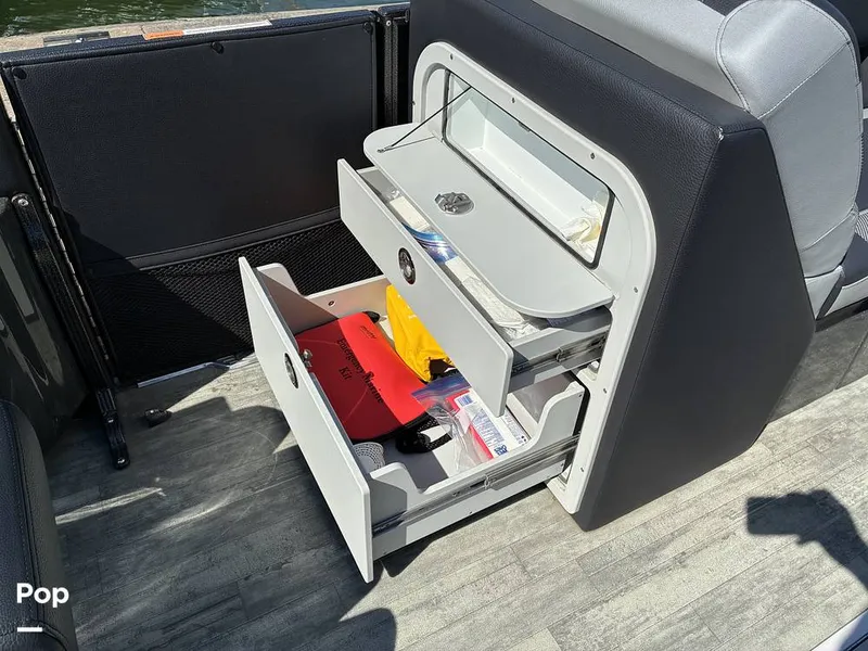 Slide: The Image of Crest RS Series 230 SLC 2022 - 16616077