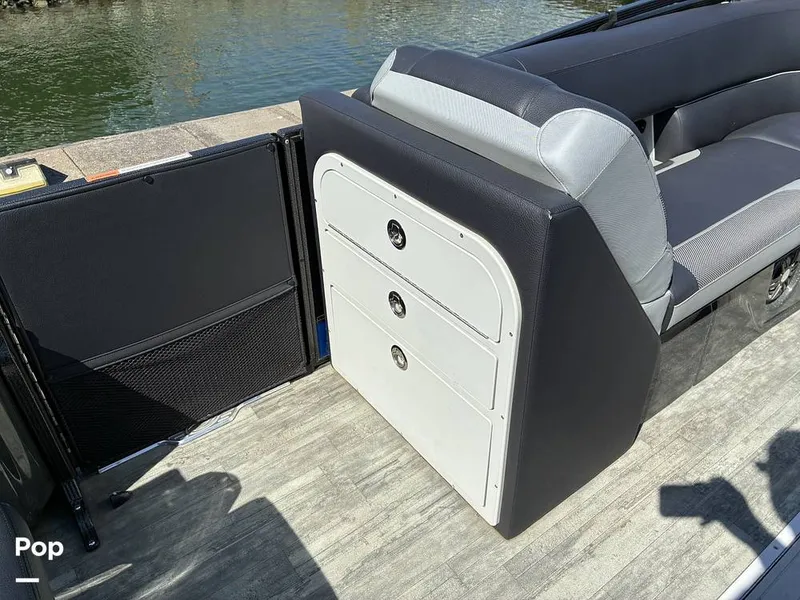 Slide: The Image of Crest RS Series 230 SLC 2022 - 16616078