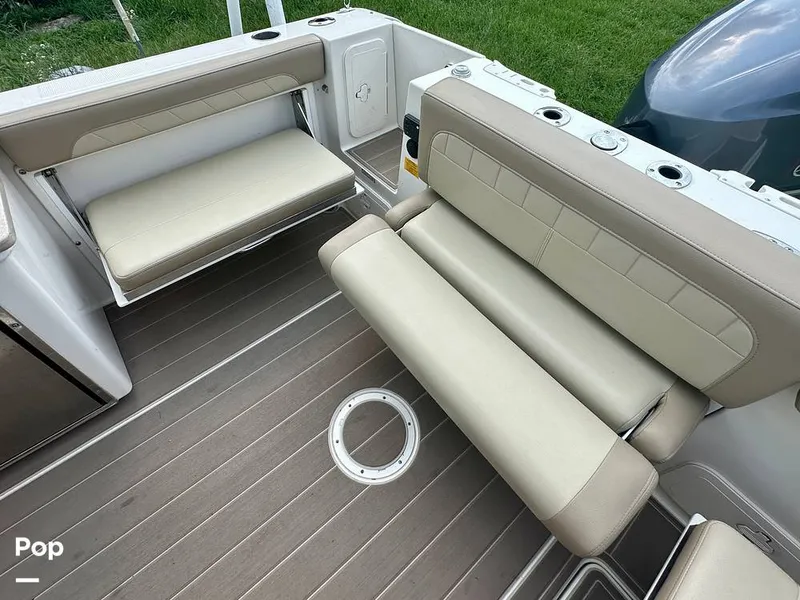 Slide: The Image of Transom Seating - 16601164