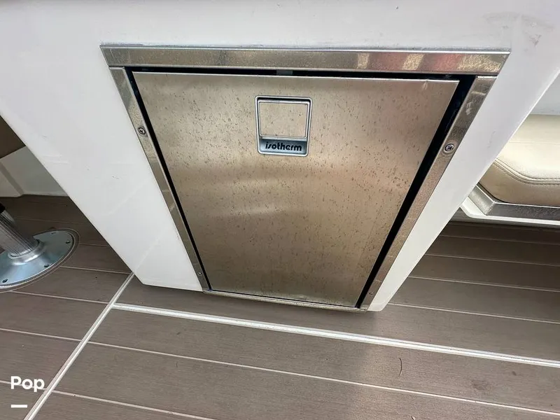 Slide: The Image of Fridge - Cockpit - 16601118