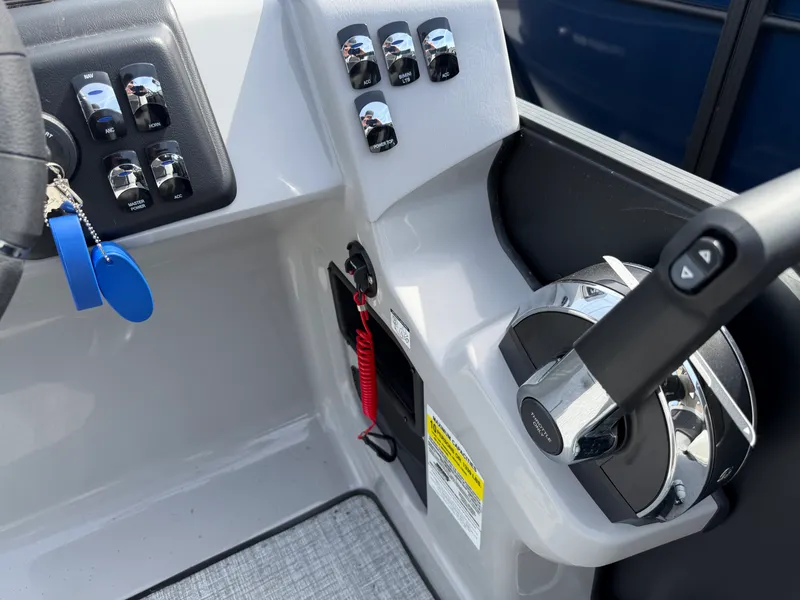 Slide: The Image of Harris 210 Cruiser 2025 - 12