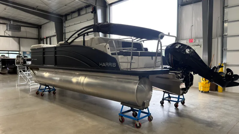 Slide: The Image of Harris 210 Cruiser 2025 - 4