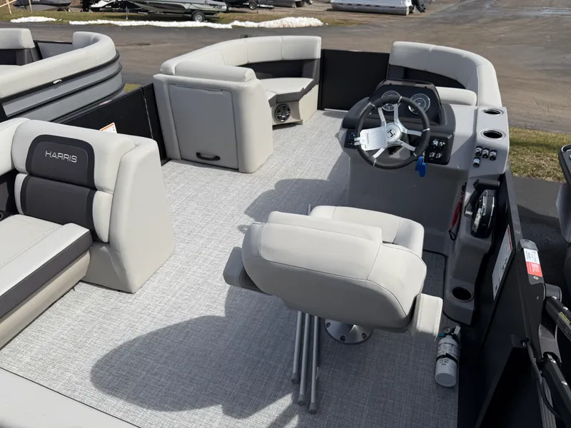 Slide: The Image of Harris 210 Cruiser 2025 - 16