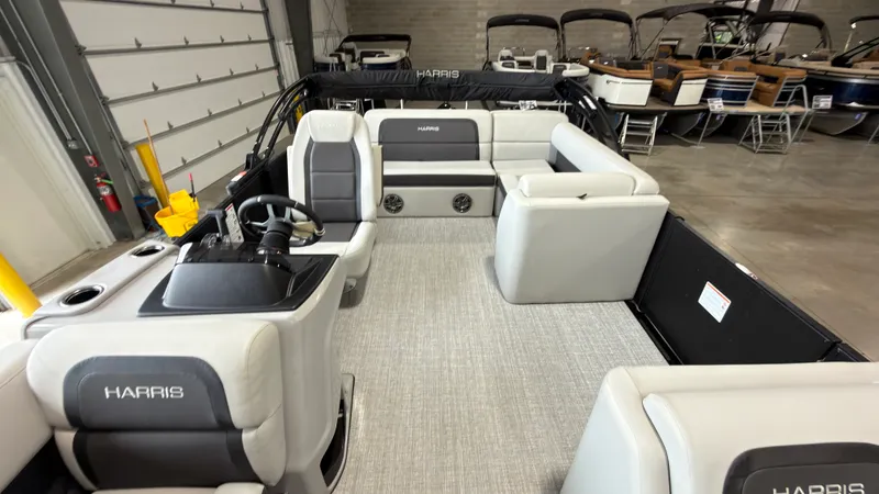 Slide: The Image of Harris 210 Cruiser 2025 - 25