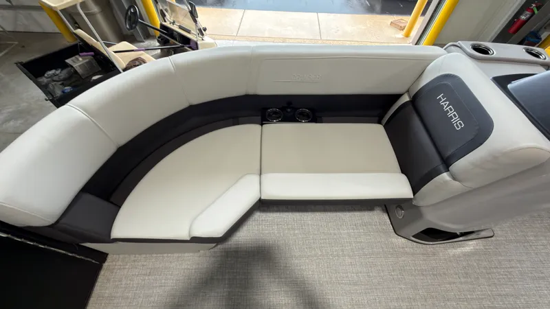 Slide: The Image of Harris 210 Cruiser 2025 - 19