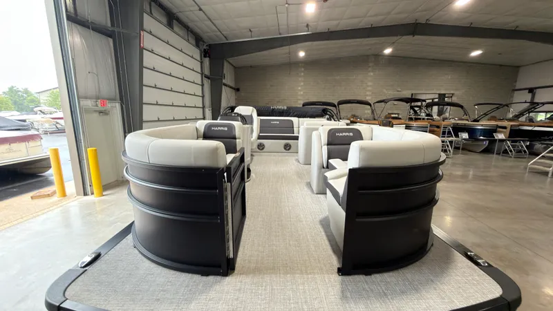 Slide: The Image of Harris 210 Cruiser 2025 - 7