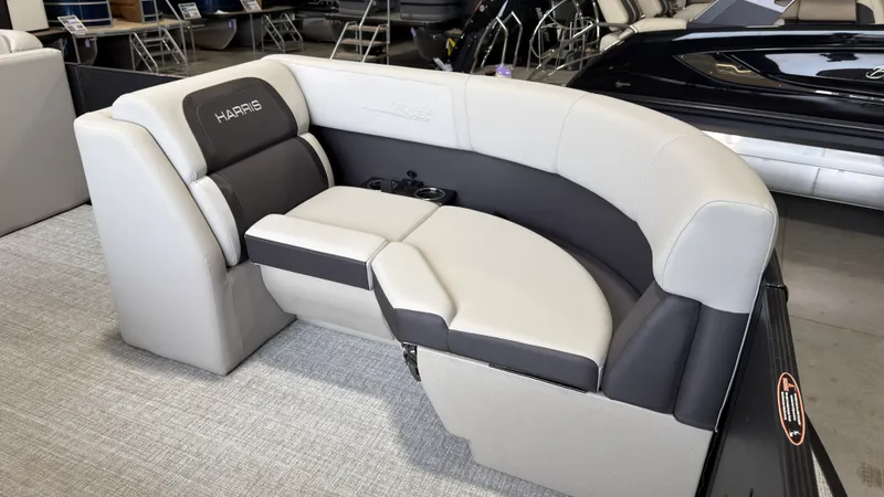 Slide: The Image of Harris 210 Cruiser 2025 - 11